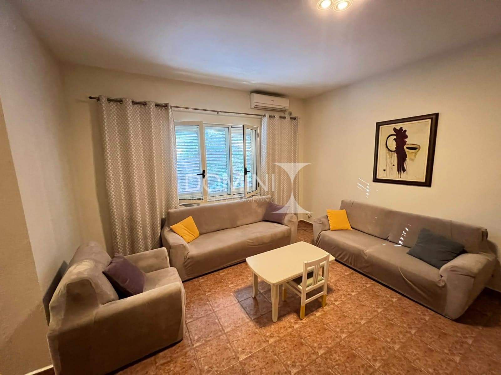 JEPET ME QIRA APARTAMENT 2+1 PRANË SPITALIT TË QSUT – RRUGA BARDHYL