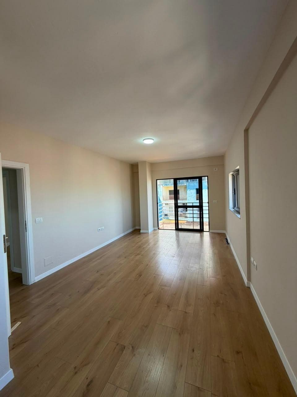 Shesim apartament të tipologjisë 2+1+2 në zonën e Don Boskos!
