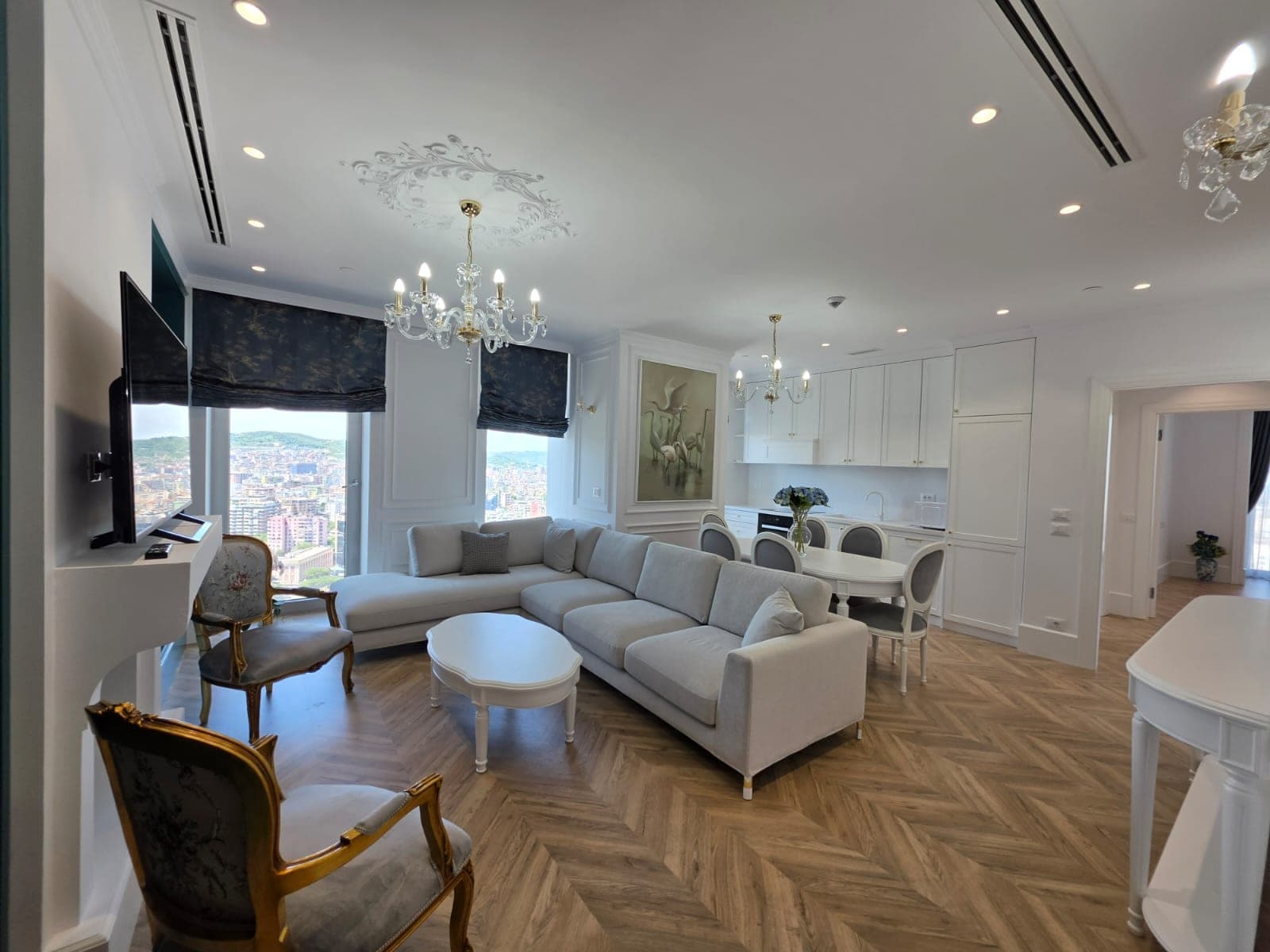 APARTAMENT LUKSOZ 2+1+2 PËR QIRA NË DOWNTOWN TIRANA