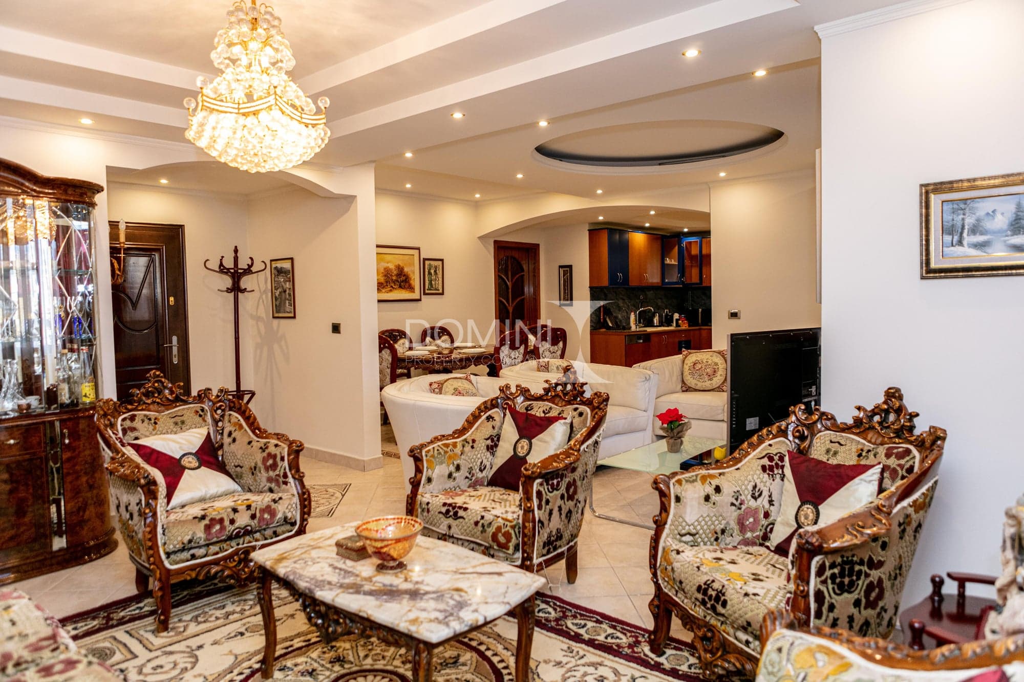 Apartament 2+1+2 + 2 Ballkone per Qira!