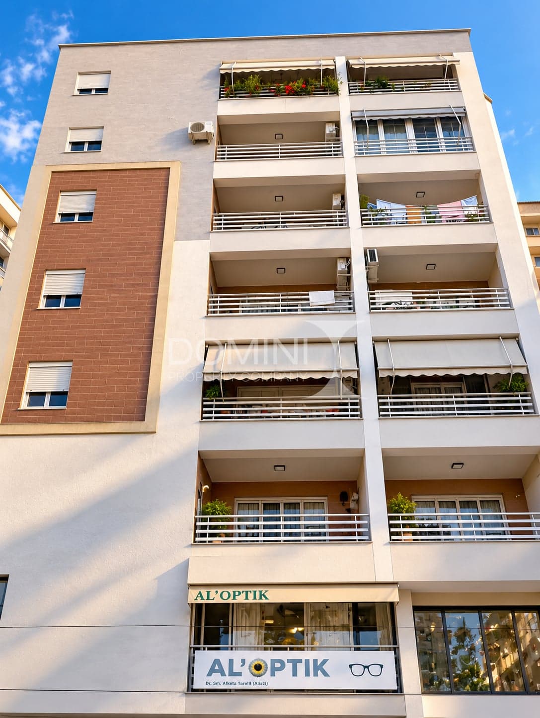 Shitet Apartament 1+1 Tek 5 Maji