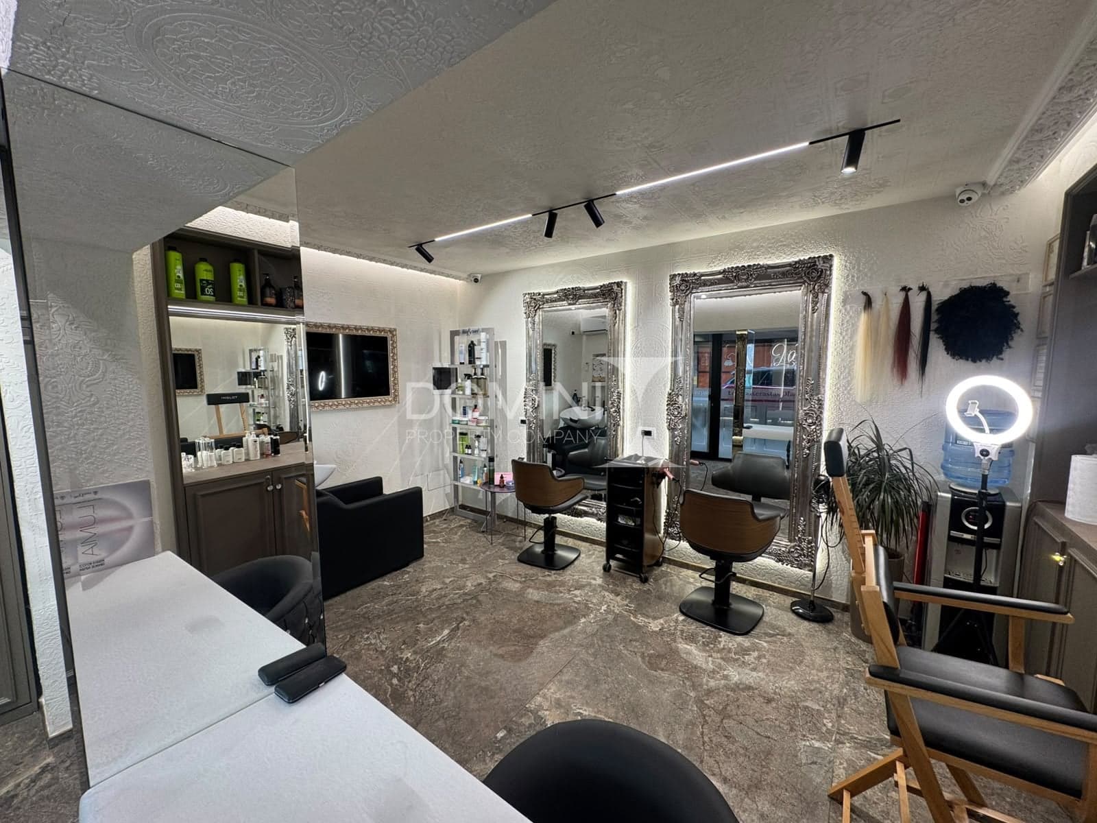 Jepet me qira beauty studio e kompletuar + 2 poste parkimi