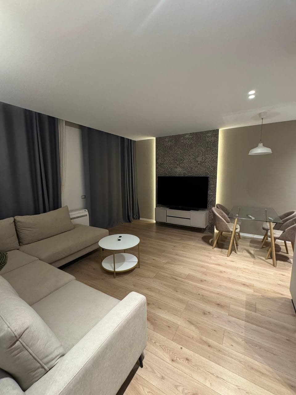 Apartament 2+1+post parkimi me Qira tek Univers City!