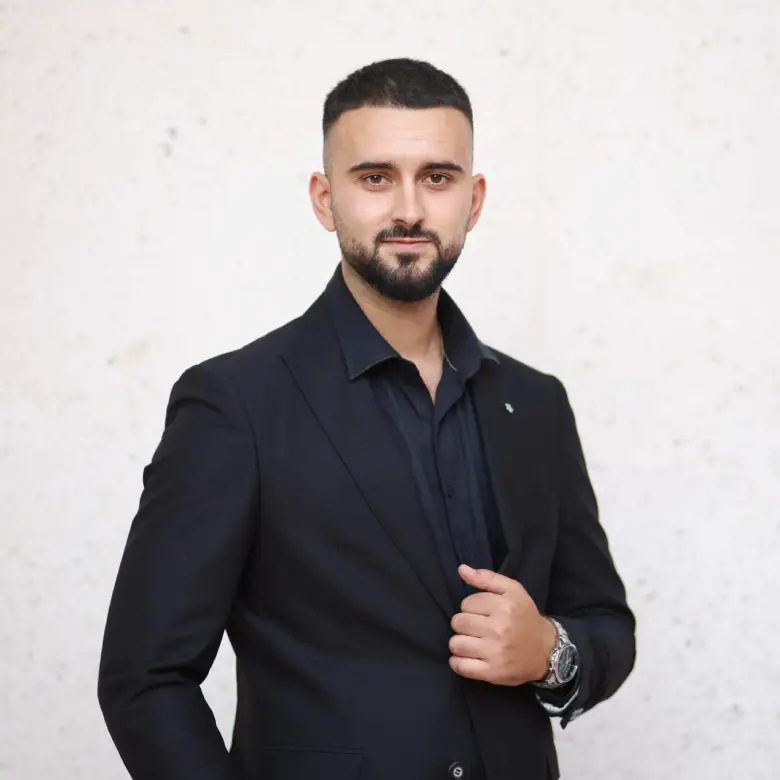 Profile photo of agent Mario Guri