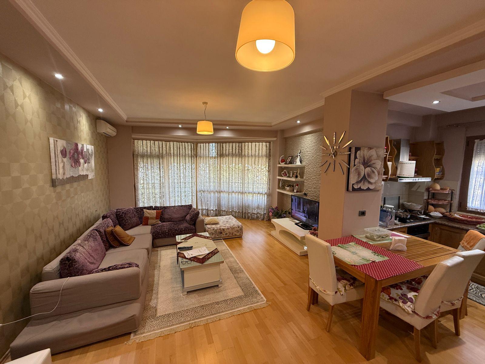 Apartament 2+1+2 per Shitje teresisht i mobiluar prane Maternitetit te Ri!