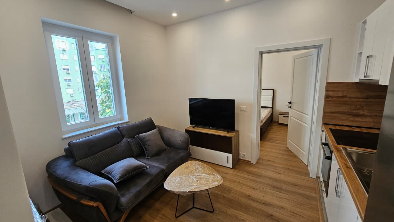Apartament 1+1 per Qira, Rruga Nikolla Tupe, prane Sheshit Willson.