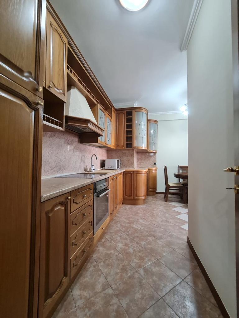 Apartament ne shitje 3+1+2,ish stacioni i trenit