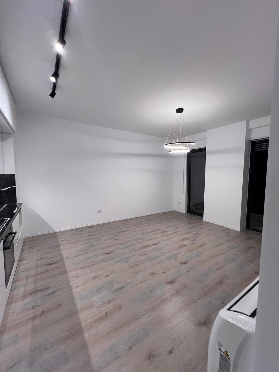 APARTAMENT 2+1+2 TUALETE PLUS POSTE PARKIMI,TEK STACIONI I TRENIT