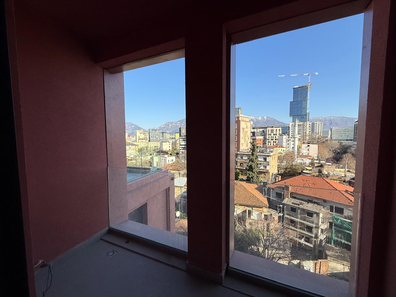 Jepet me qera apartament 1+1 per zyra tek Rruga e Kavajes!!