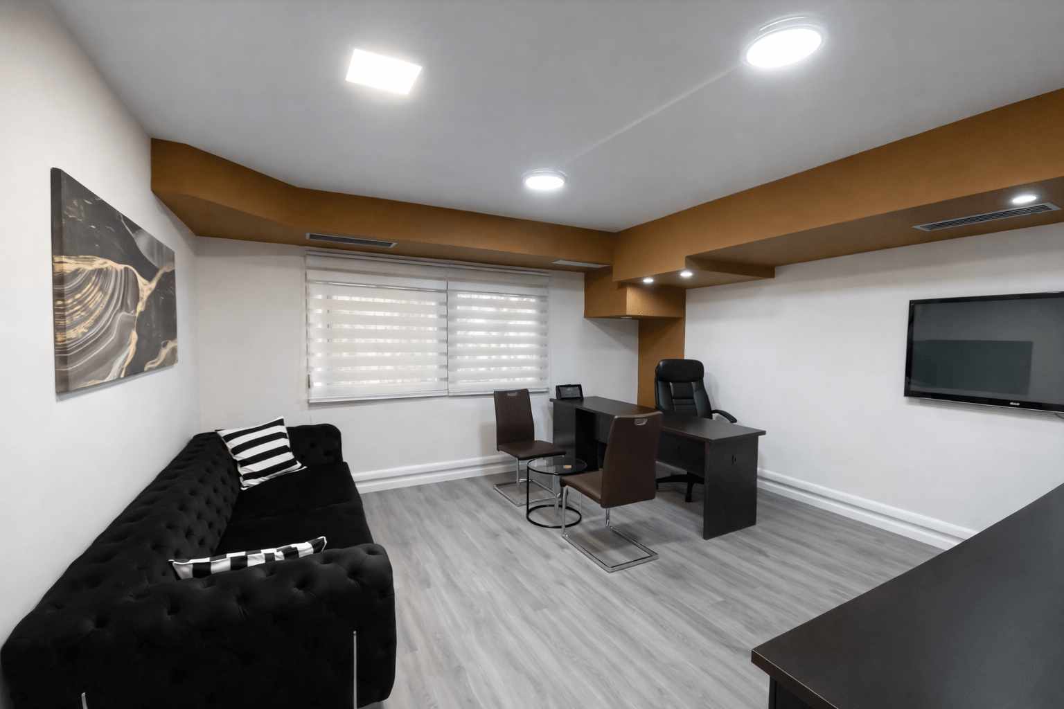 AMBIENT ZYRE PER QIRA NE RRUGEN SAMI FRASHERI!