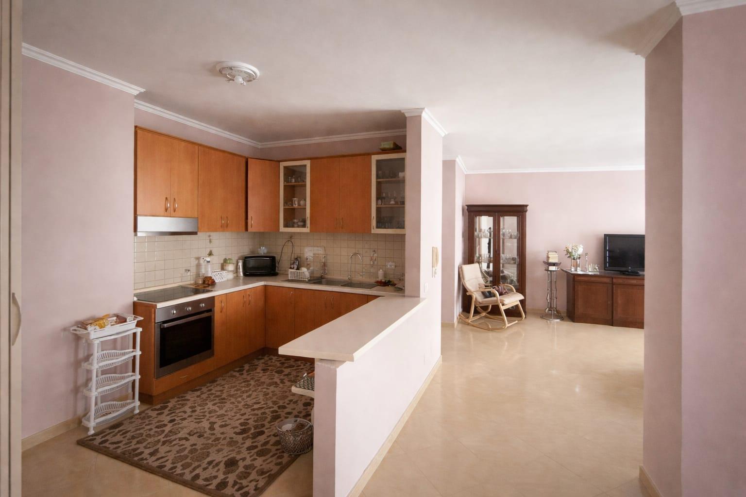 Shitet apartament 2+1 prane shkolles Partizani!!