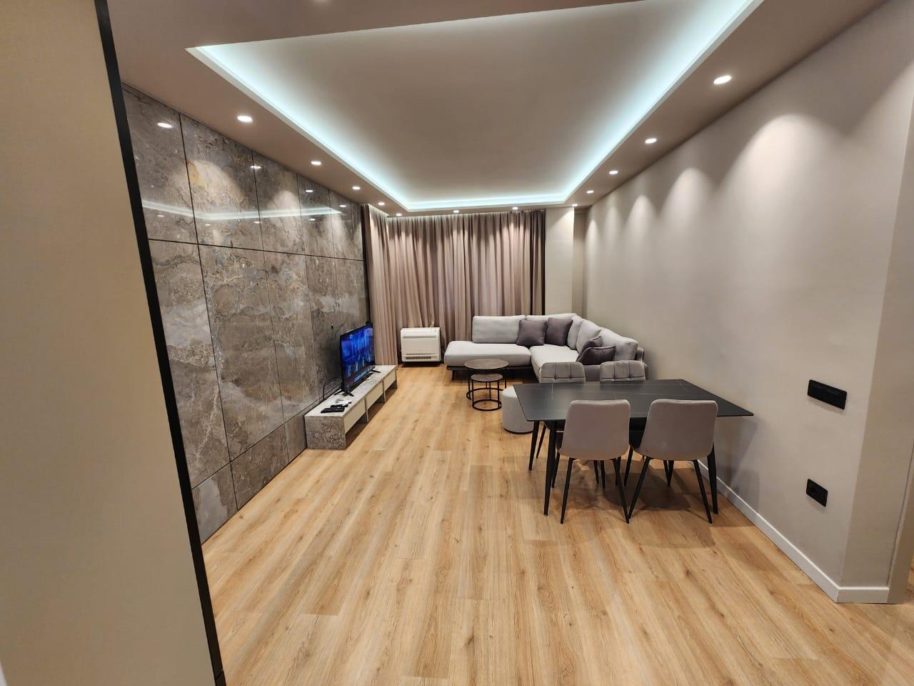 APARTAMENT 2+1 PER QIRA!