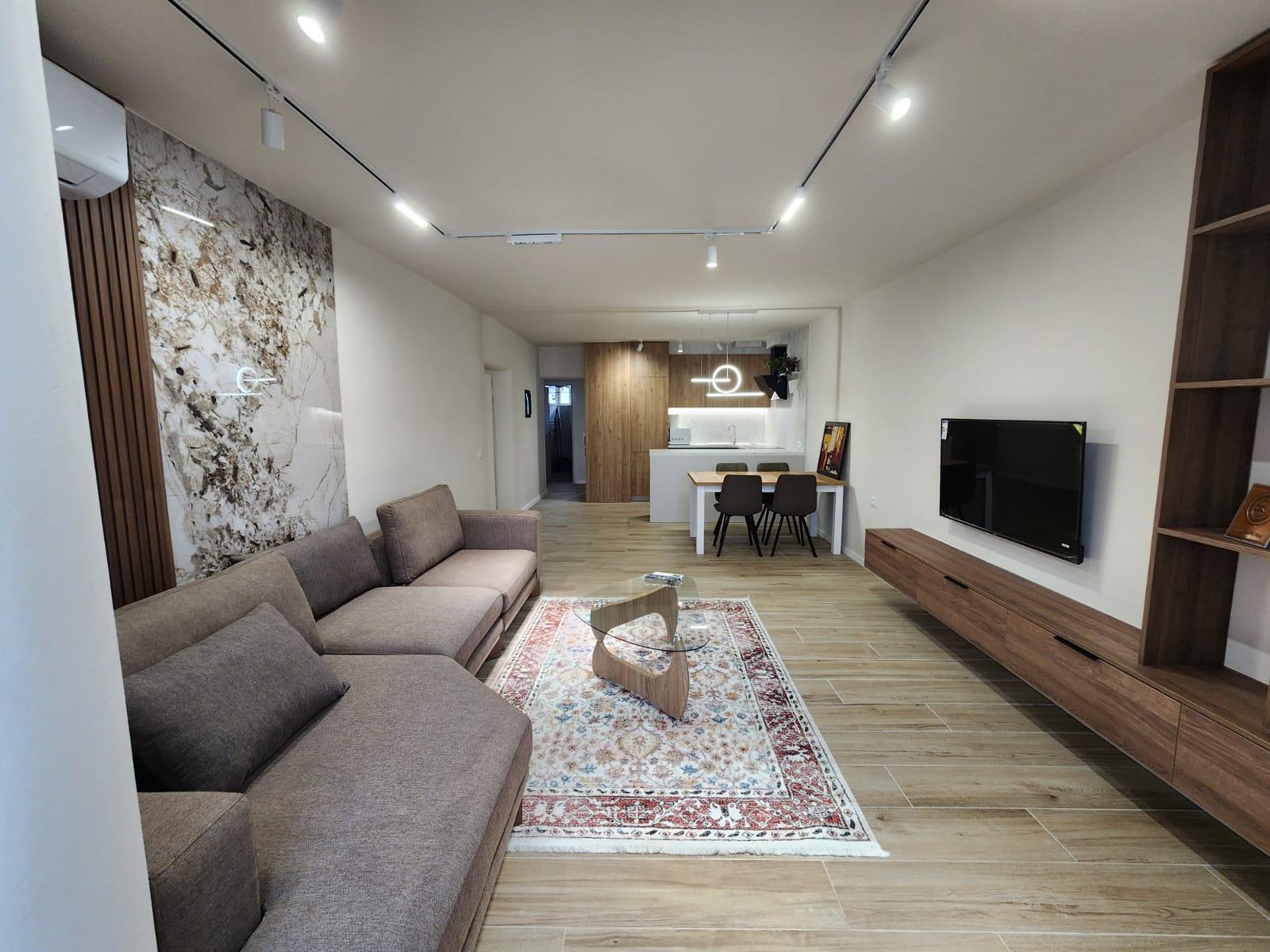 APARTAMENT 2+1 PER QIRA, NE RUUGEN IRFAN TOMINI!