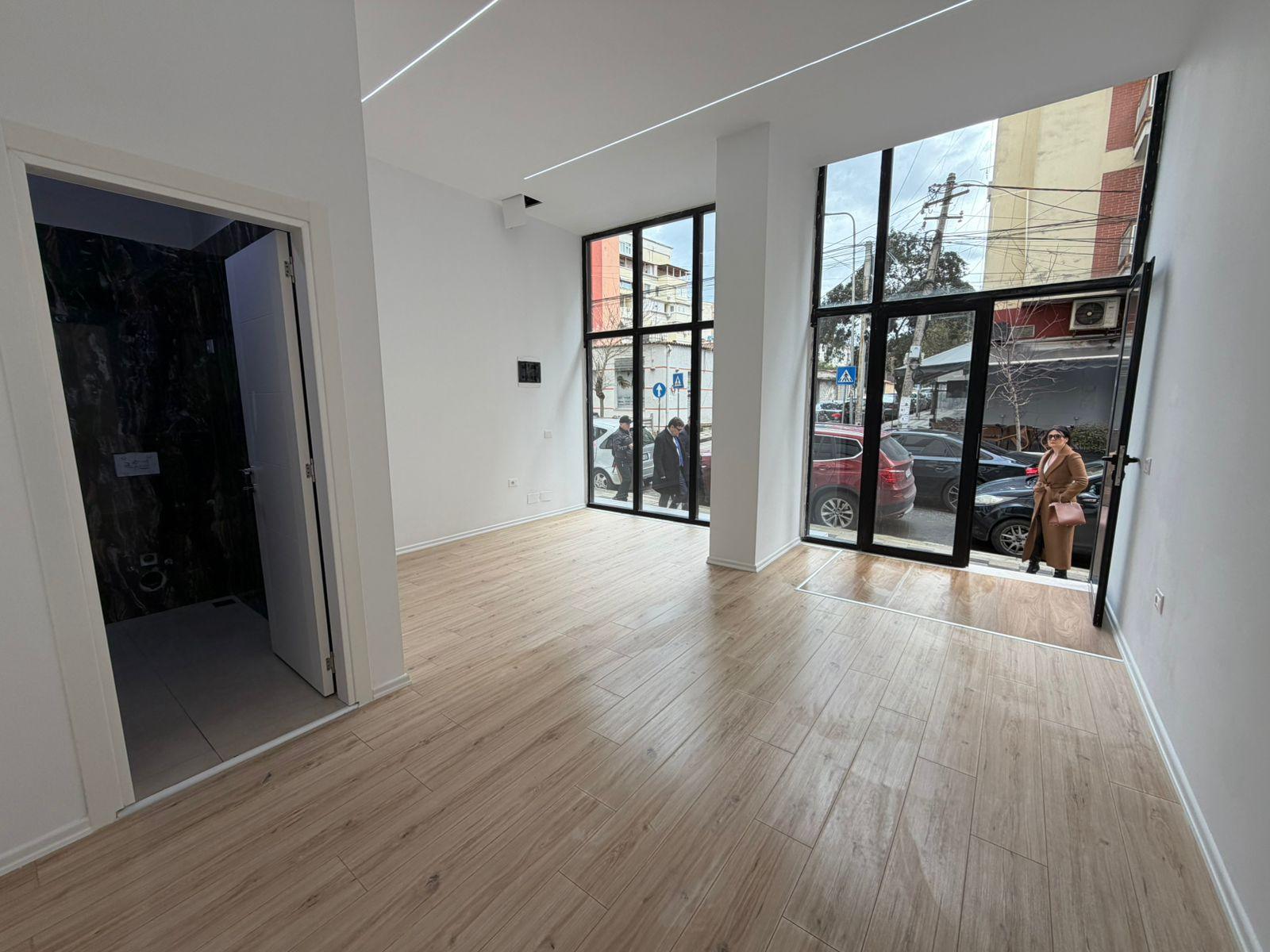 NJESI SHERBIMI PER QIRA PRANE PROKURRISE SE TIRANES!