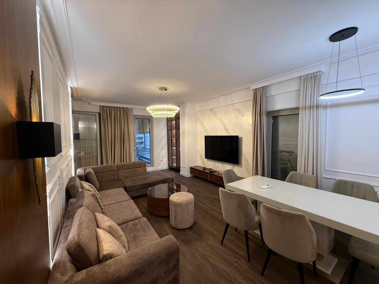 Jepet me qira super apartament 3+1+2 tek Foleja e Gjelber pas Ring Center