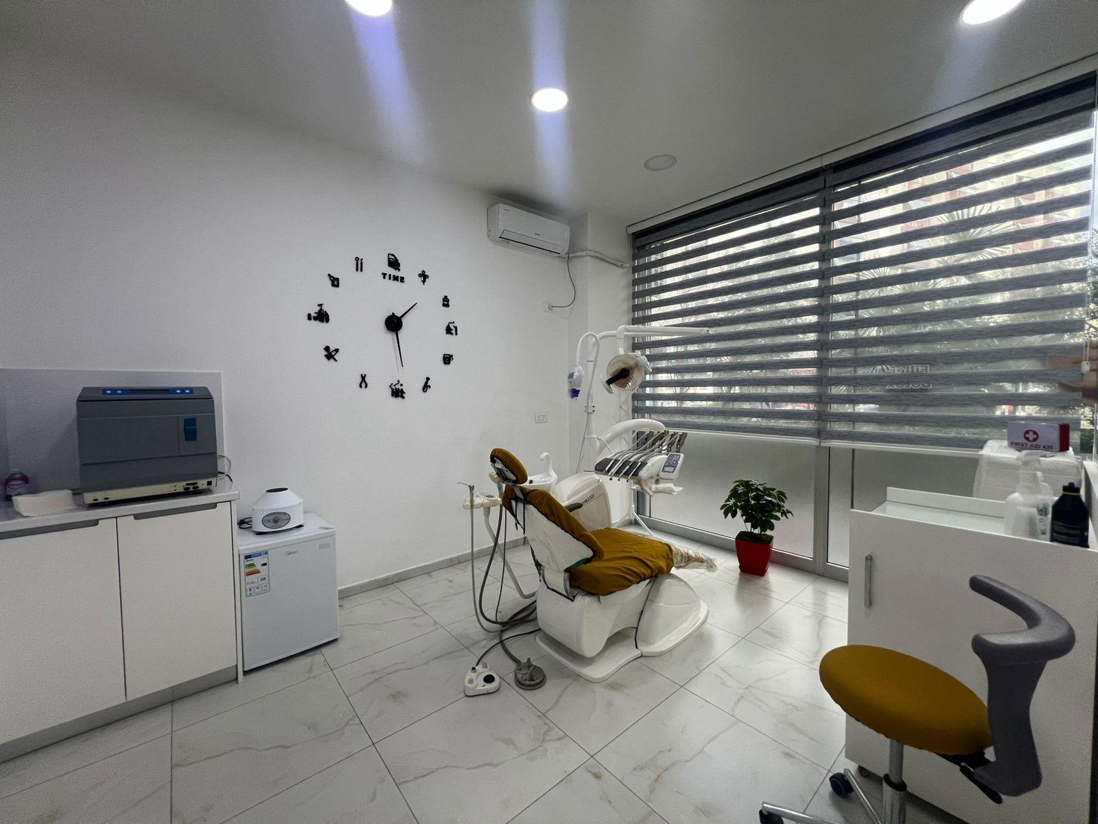 SHITET BIZNES I GATSHËM – KLINIKË DENTARE ME AMBIENT 33M² – YZBERISHT