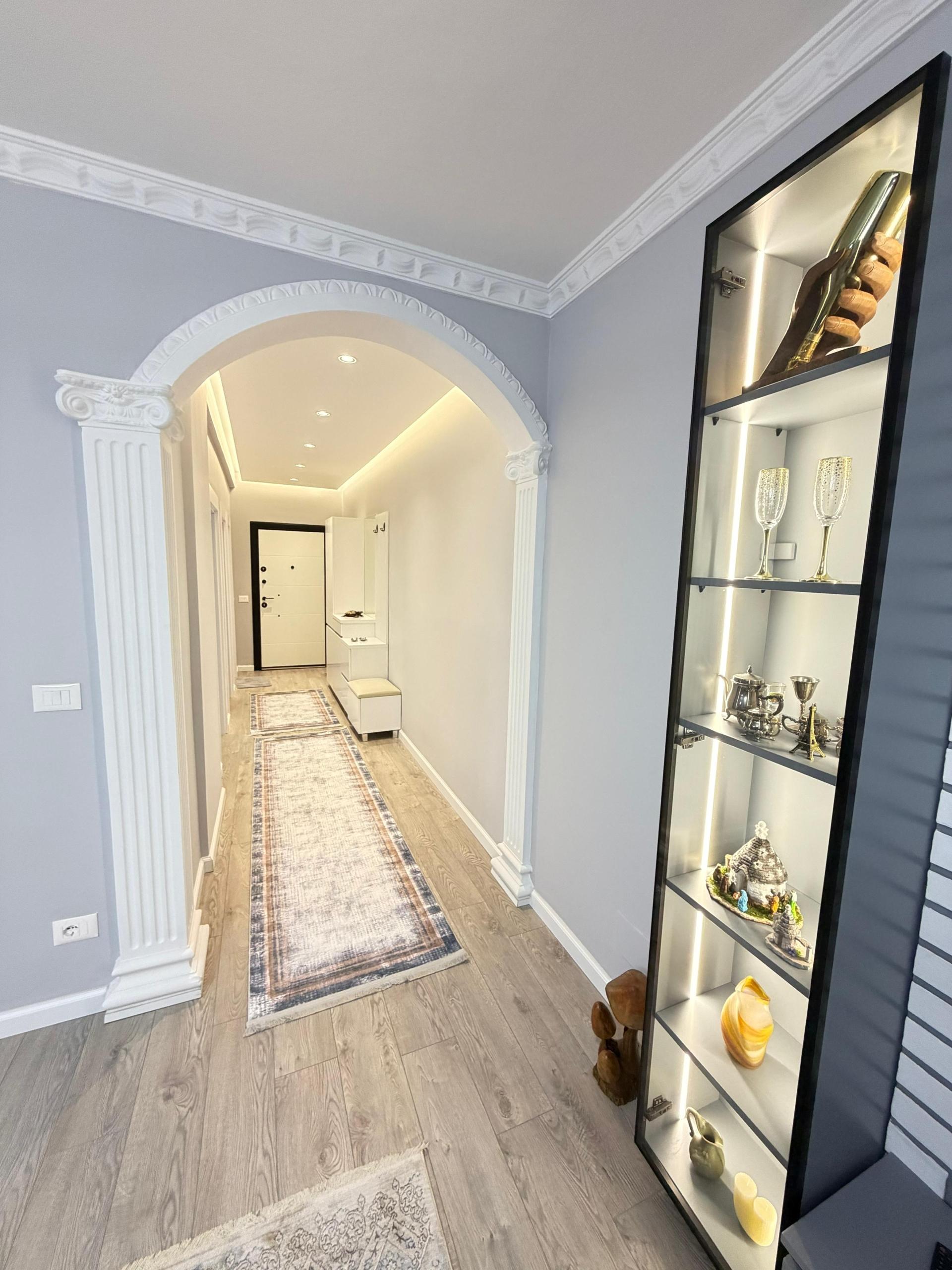 Jepet 2+1 e mobiluar 📍Astir