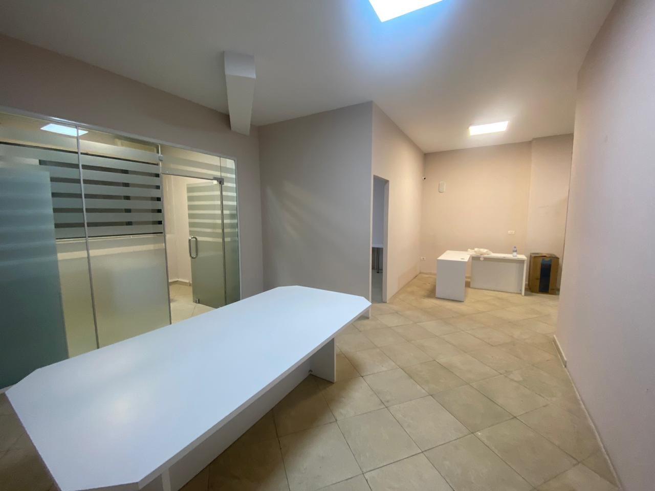 Ambient biznesi per qira te 21 Dhjetori