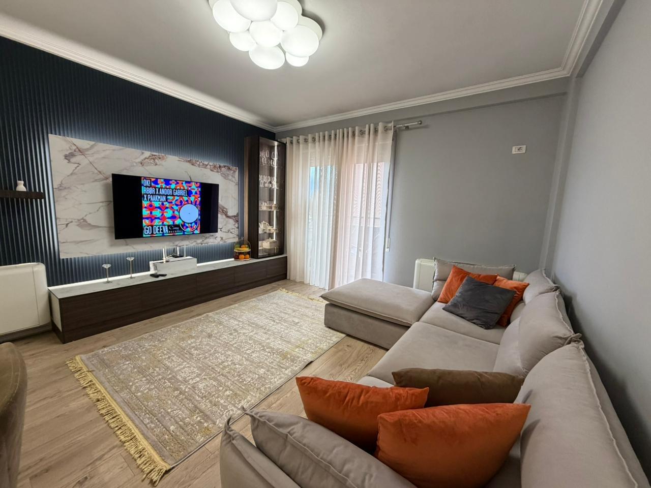 Apartament me qira 1+1 liqeni i thate!