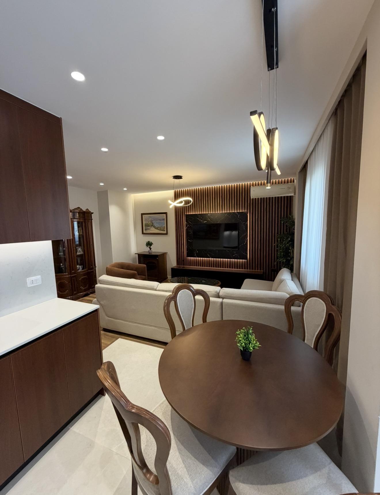 Shitet Apartament 2+1+2 + 2 Ballkone Tek Mine Peza