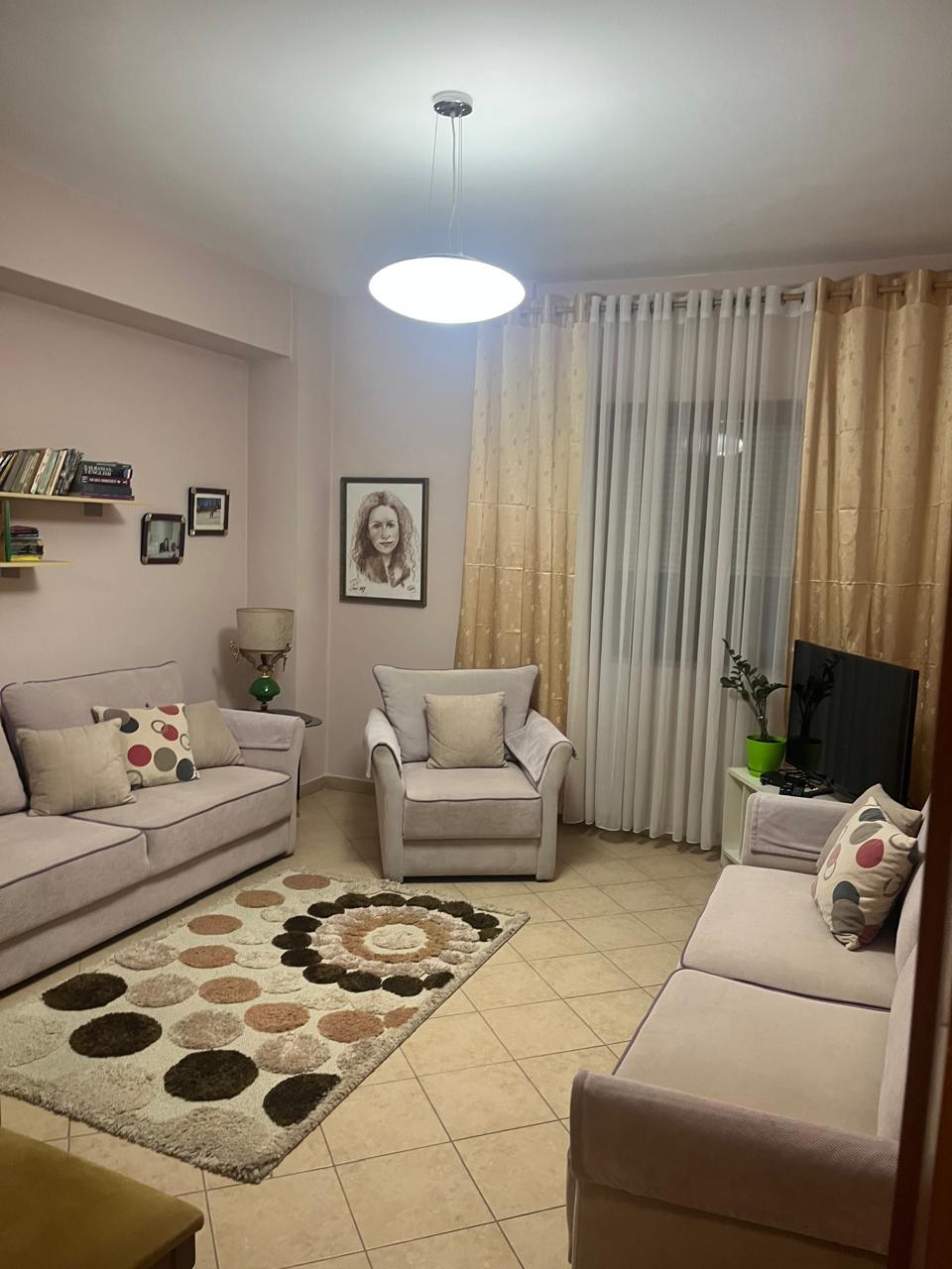 APARTAMENT 2+1+2 PER QIRA RRUGA E KAVAJES! PRANE KISHES ORTODOKSE