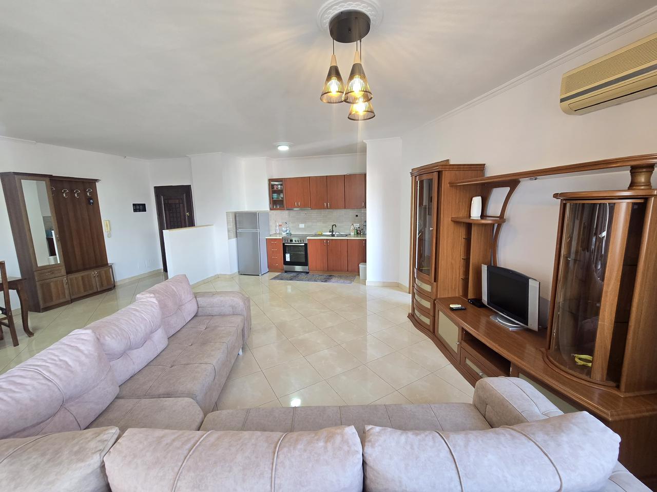 APARTAMENT 2+1 PER QIRA TE RRUGA BARRIKADAVE!