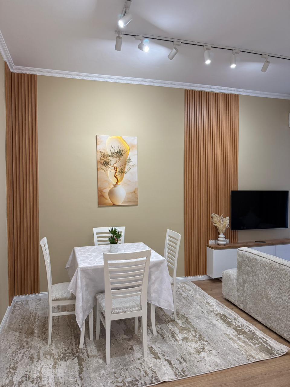 Apartament 1+1+ POST PARKIMI per Qira te Xhamia, Kopshti Botanik!