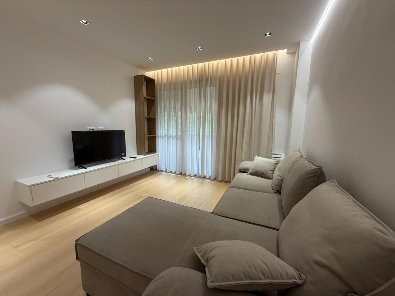 APARTAMENT 1+1 PER QIRA PRANE MATERNITETIT TE RI!
