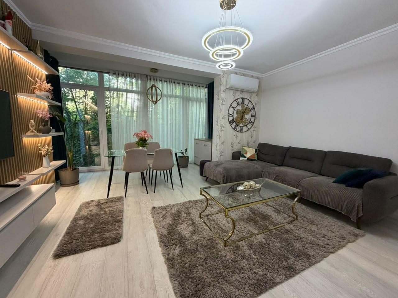 APARTAMENT 2+1 PER QIRA!