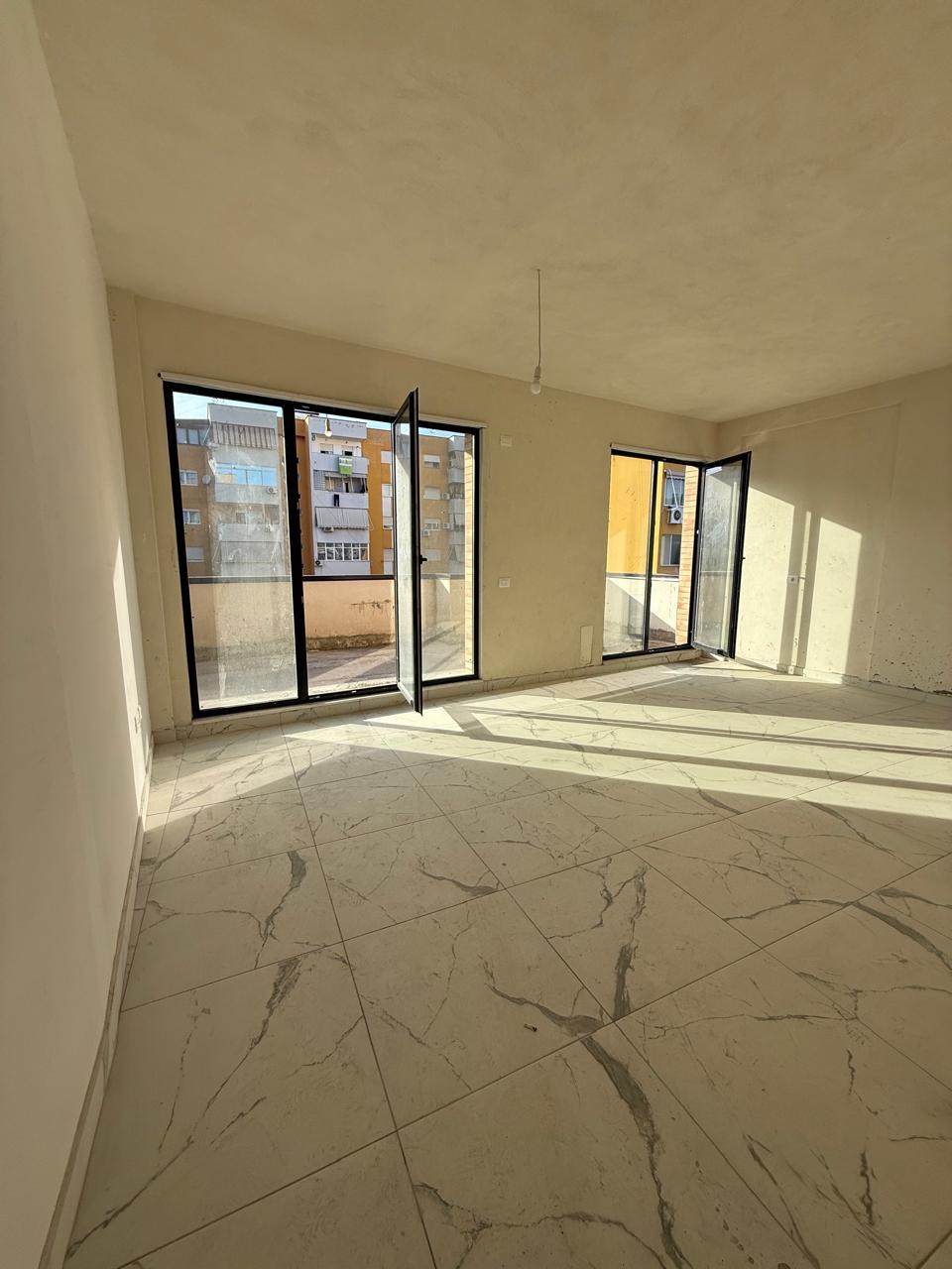 Apartament ne shitje 2+1+post parkimi,Siri Kodra