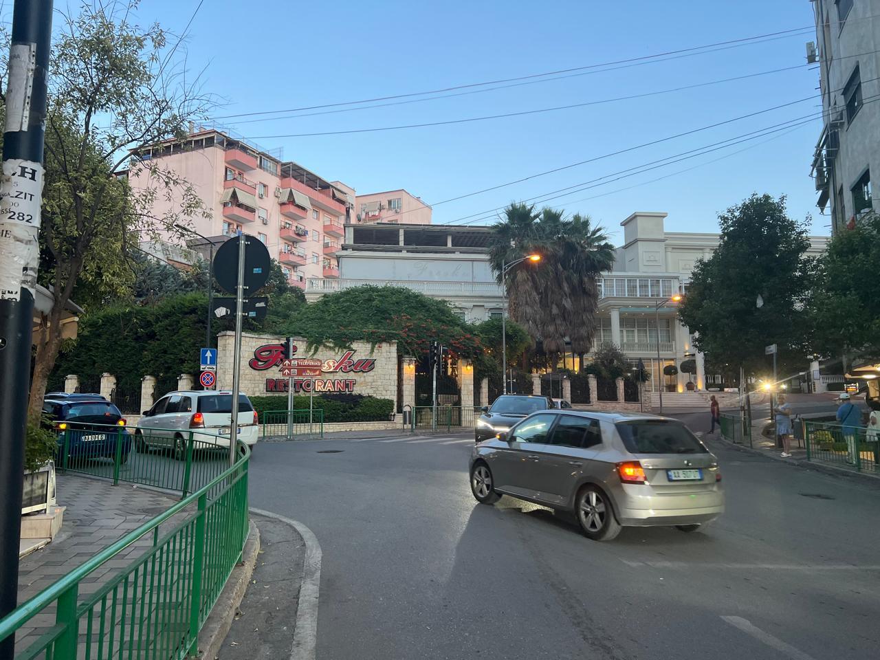 JEPET ME QERA AMBIENT 400 M 2 – RRUGE KRYESORE FRESK